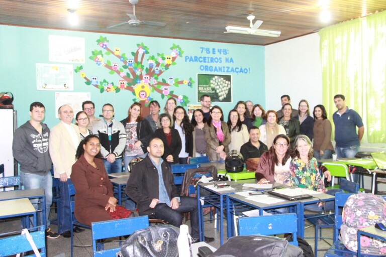 Em dia D Professores de Naviraí realizam Análise do Currículo Mato Grosso do Sul
