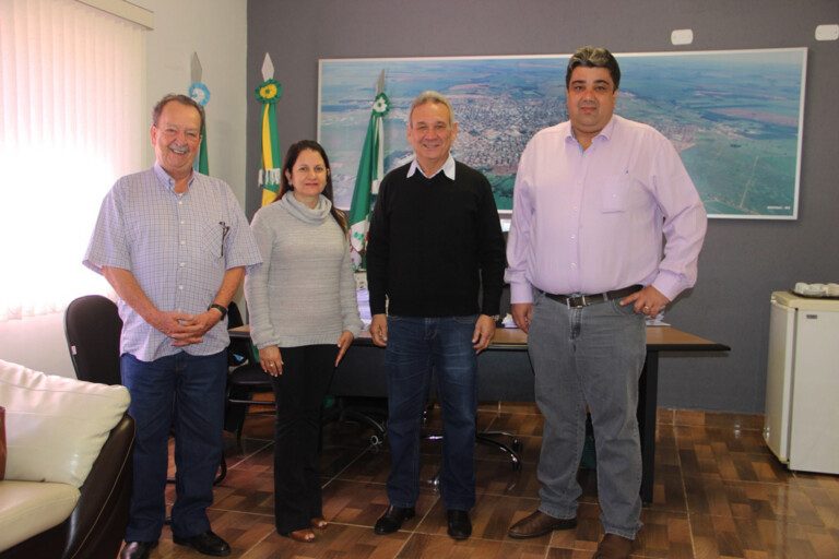 Prefeitura de Naviraí recebeu visita do prefeito e vice-prefeita de Camapuã