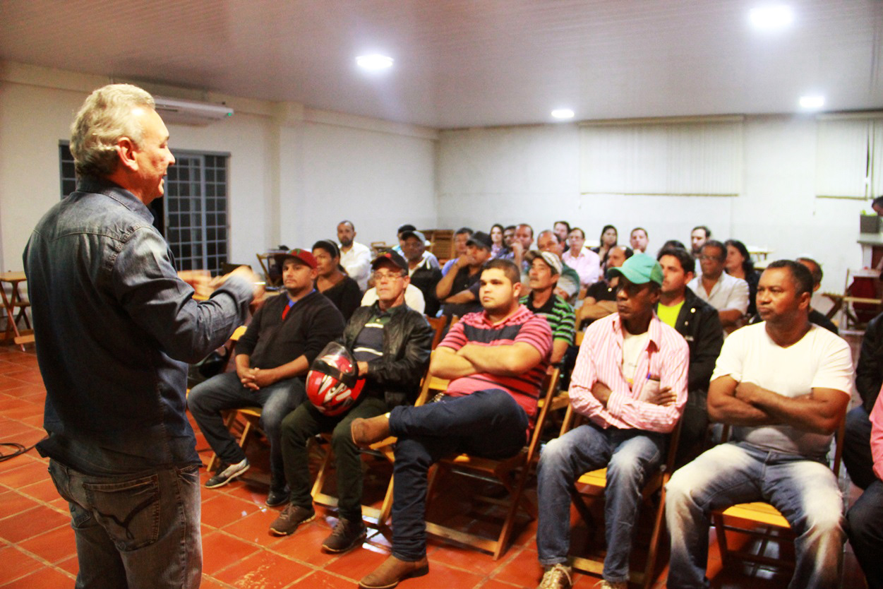 Prefeito presta conta de sua gestão aos presidentes de bairros