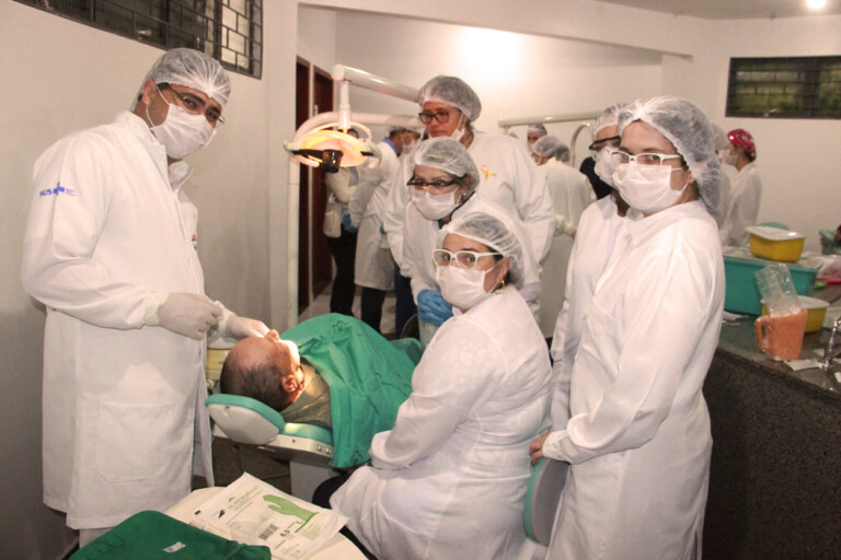 Dentistas de Naviraí e região participaram de treinamentos em saúde bucal