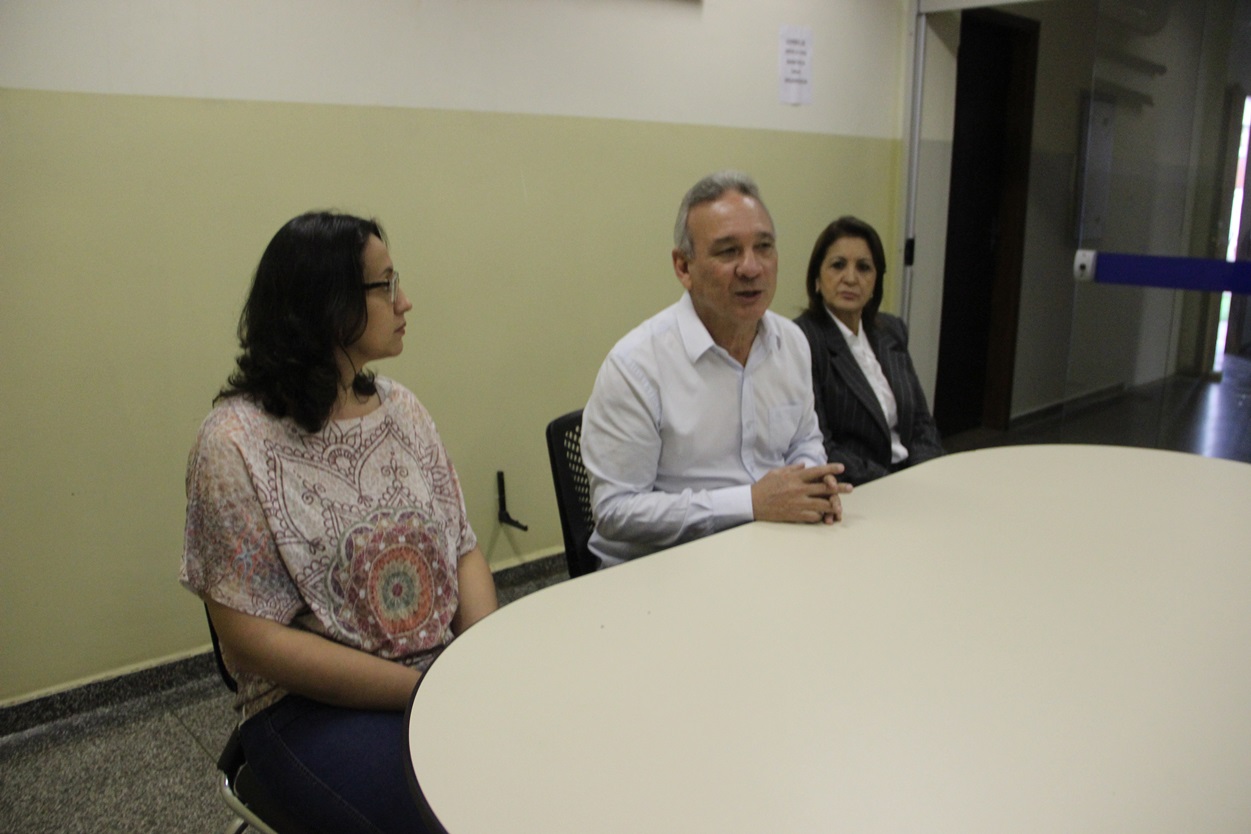 Prefeito Dr. Izauri empossa nova gerente de Assistência Social