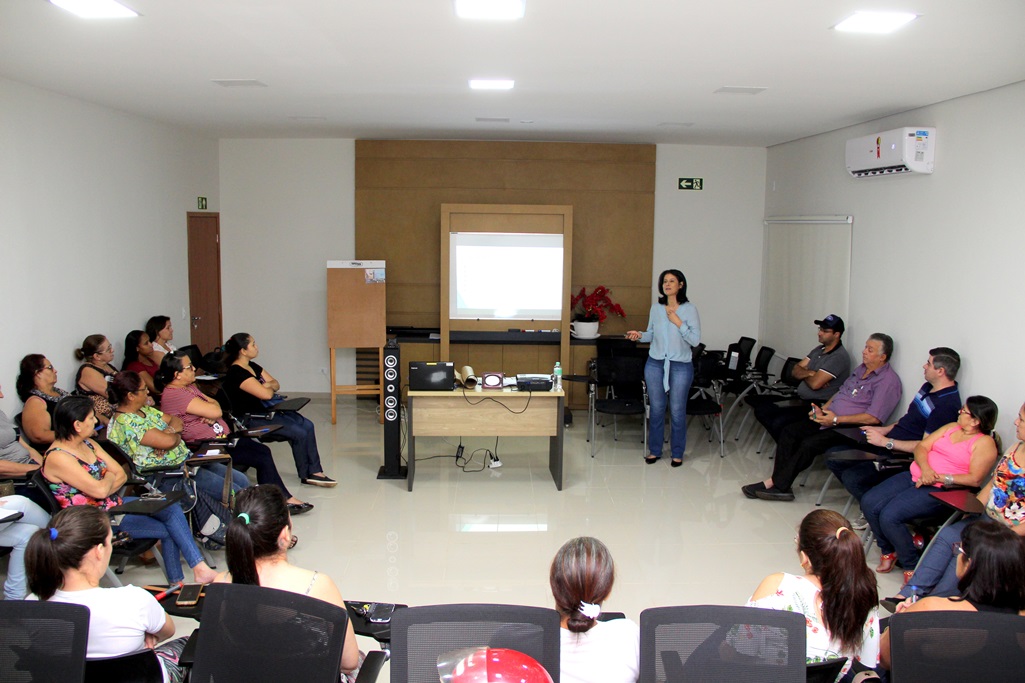 Prefeitura de Naviraí através da Gerência de Saúde desenvolve oficinas de qualificação e Humanização com servidores da área