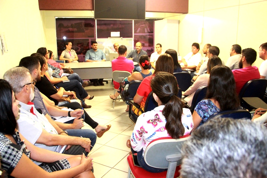 Gerência de Finanças se reúne com gestores do município