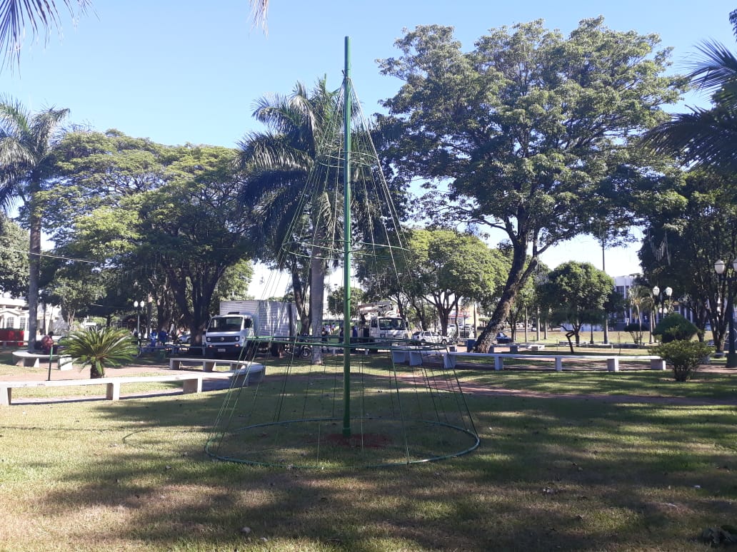 Luzes de Natal serão acesas hoje na Praça Euclides Fabris
