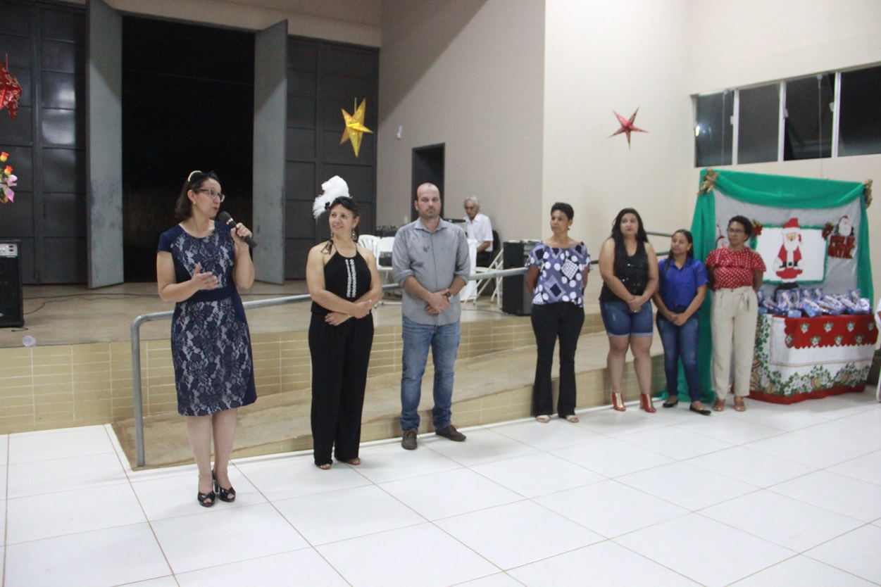 Idosos encerram atividades em noite de gala