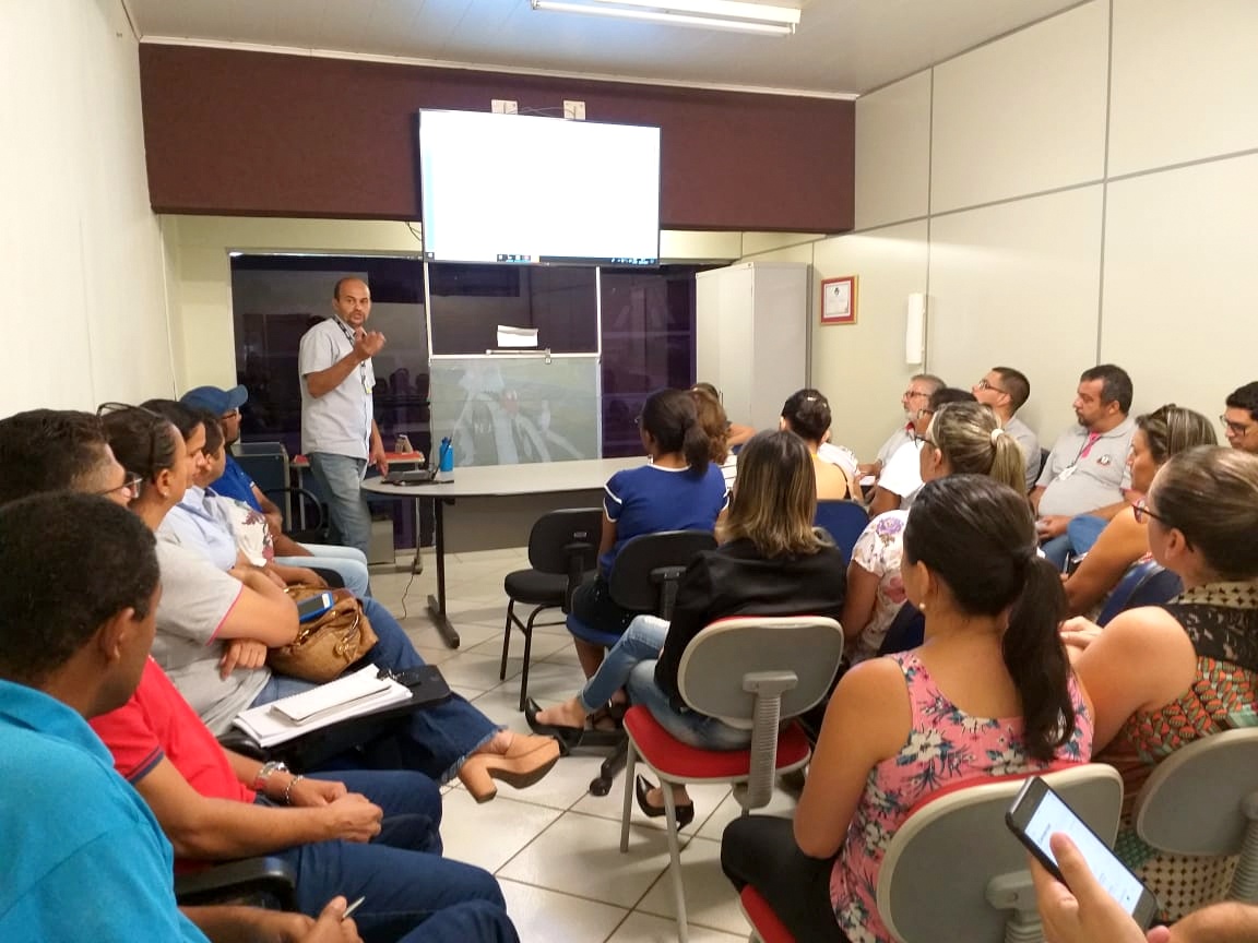 Controladoria da Prefeitura de Naviraí orienta servidores sobre execução e fiscalização de contratos