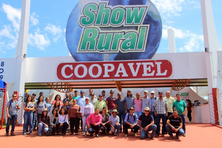 Naviraíenses prestigiam Show Rural em Cascavel (PR)
