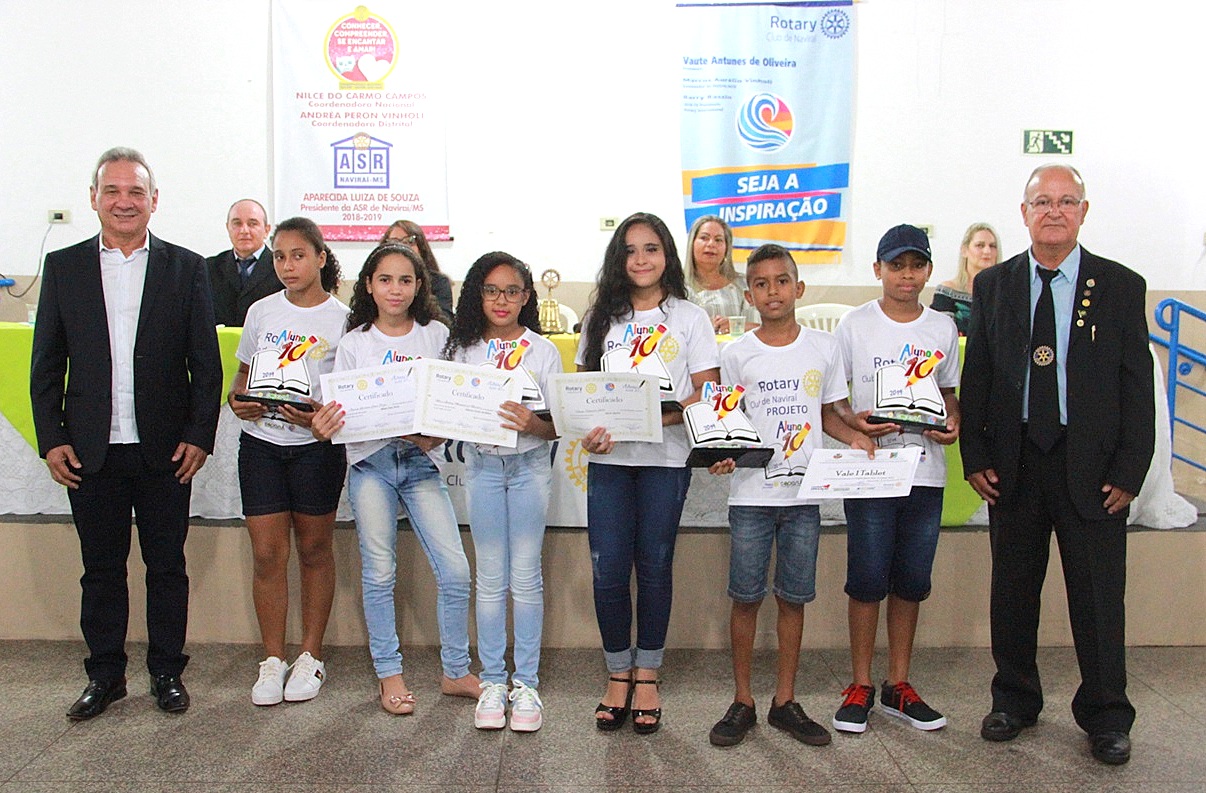 Prefeito Dr. Izauri participa da cerimônia de premiação aluno Nota 10