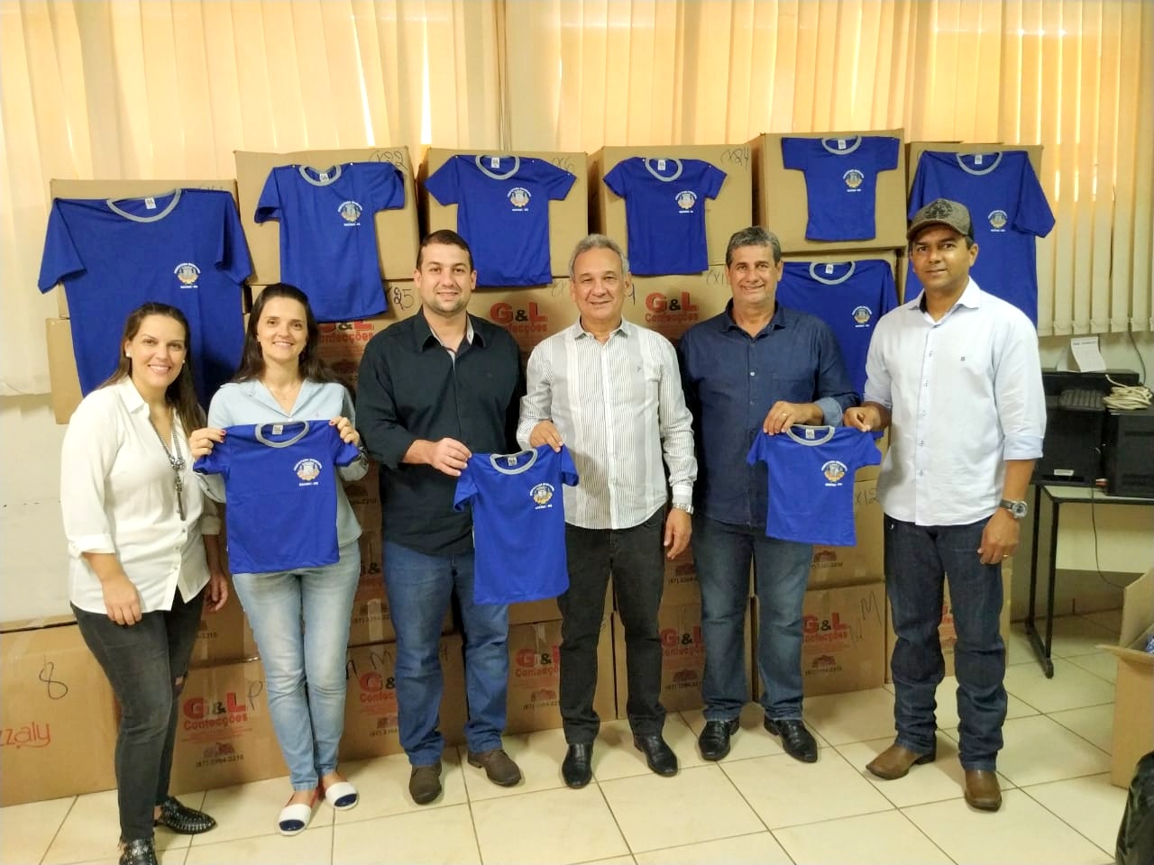 Gerência de Educação distribui 15 mil uniformes