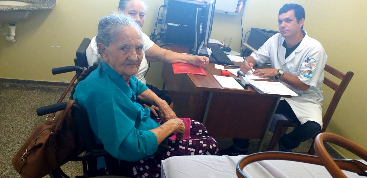 Carreta da Cer Apae presta atendimento em Naviraí