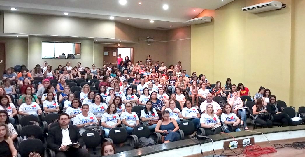 Pesquisadores conhecem casos de sucesso da Educação de Naviraí durante colóquio na UFGD