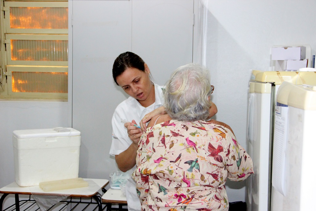 Vacina contra Influenza termina no dia 31 de maio e muita gente do grupo de risco ainda não procurou a imunização