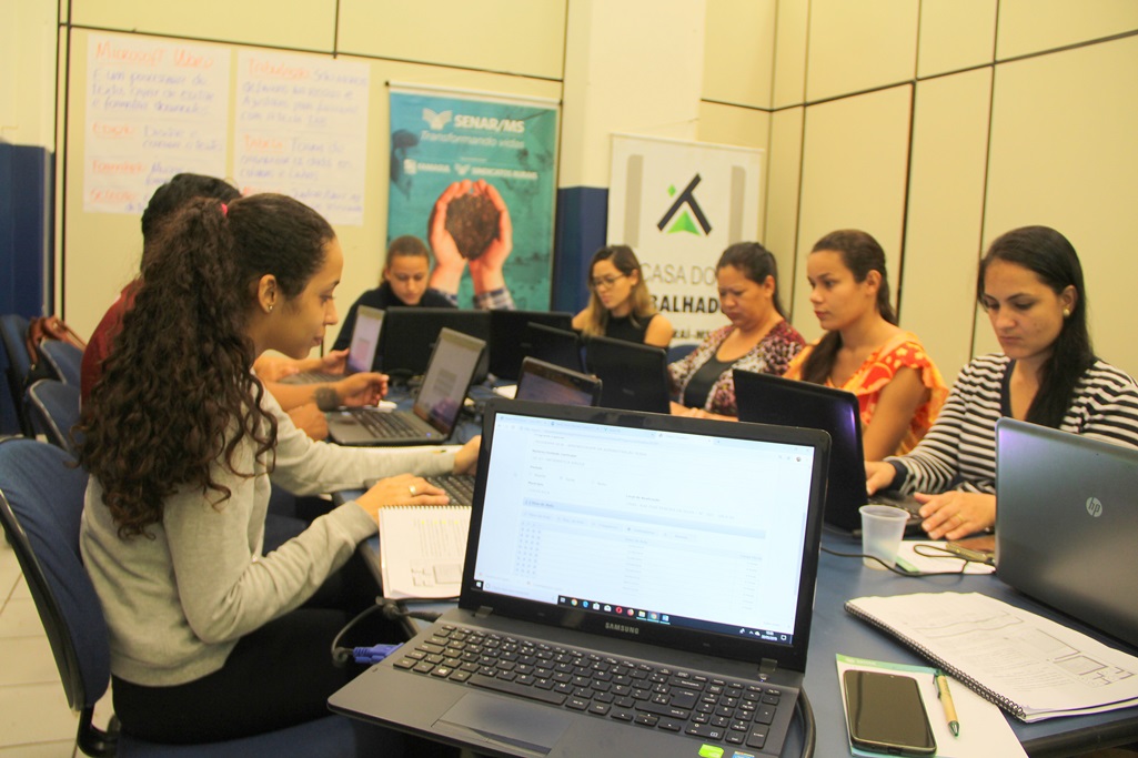 Prefeitura de Naviraí, Senar e Sindicato Rural realizam curso de informática