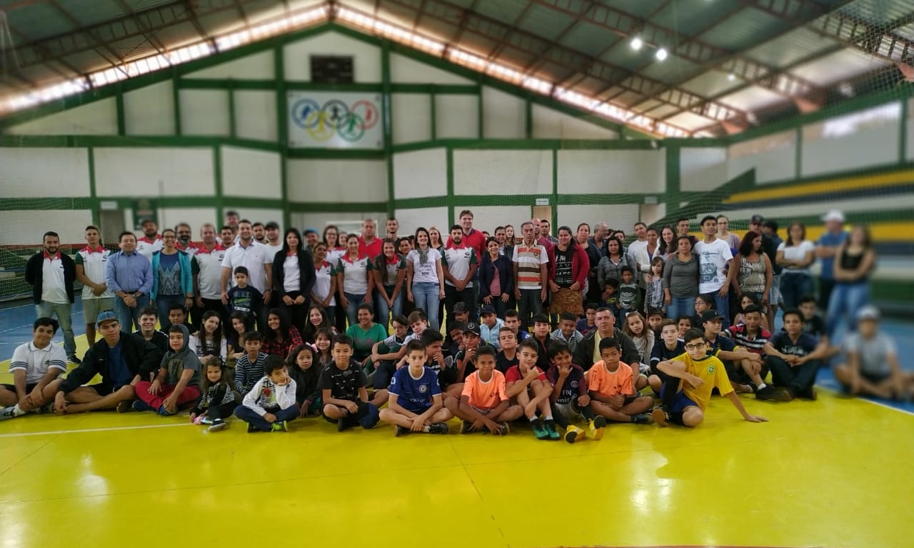 Gerel lança Projeto Escolinha com crianças