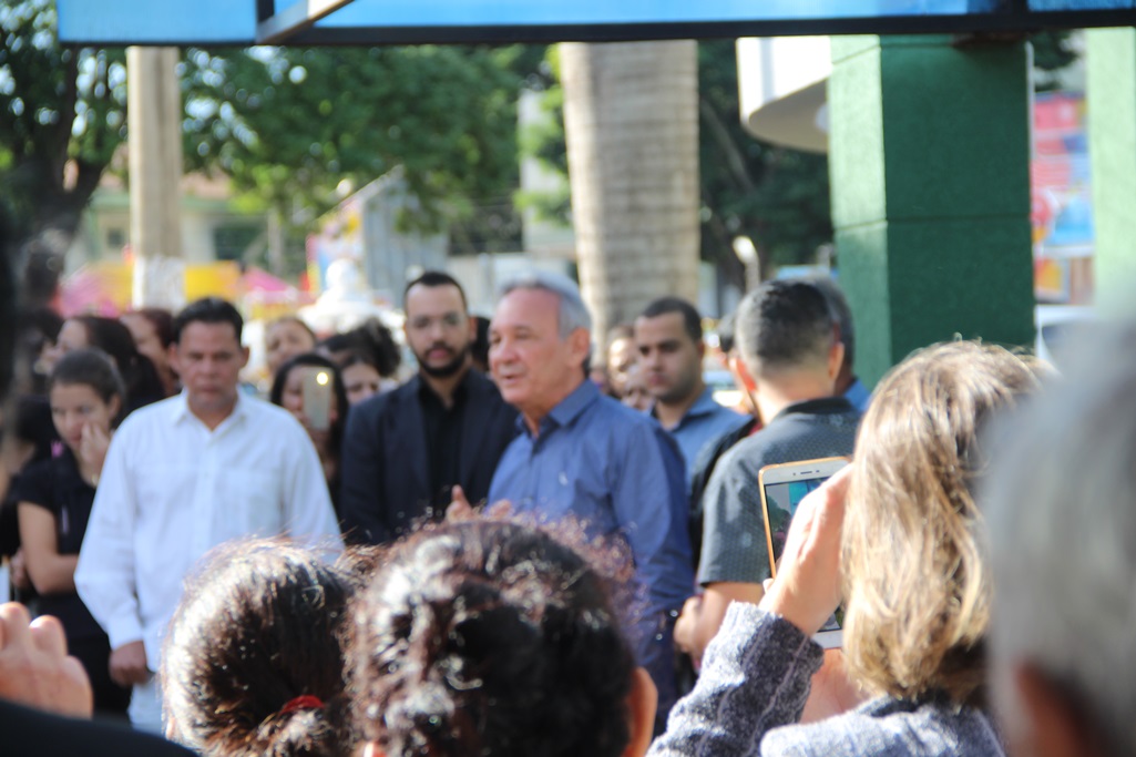 Servidores administrativos da educação realizaram manifestação por redução da carga horária