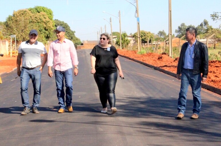 Prefeitura conclui pavimentação da Rua Manoel Francisco da Paz no Odércio
