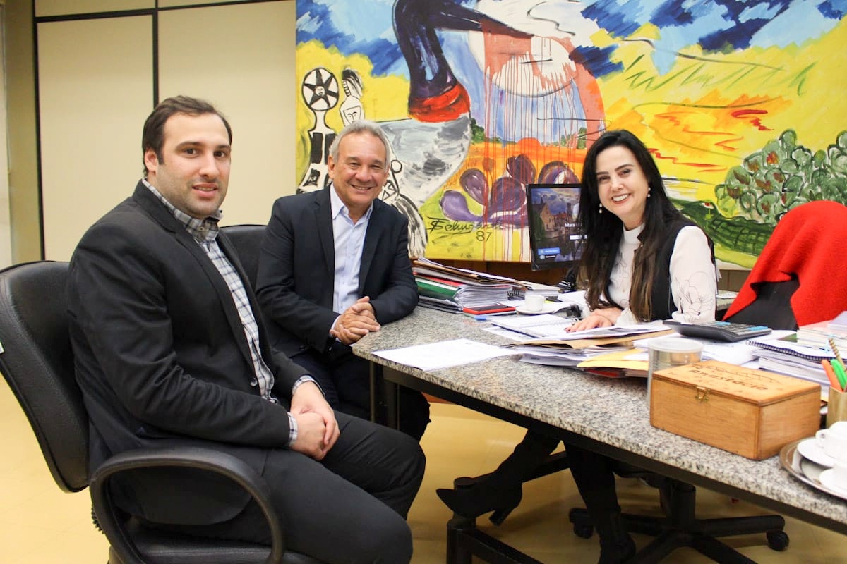 Prefeito Dr. Izauri busca parceria com a Superintendente de Cultura do Estado para shows na Exposição