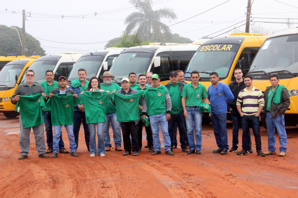 Motoristas do transporte escolar recebem novos uniformes