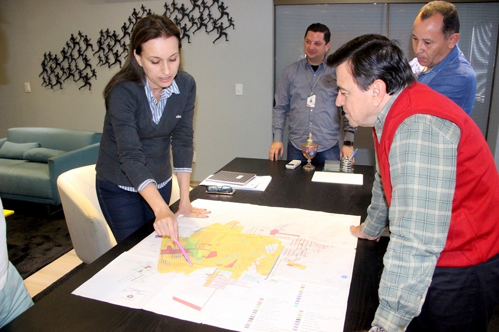 Gerentes de Obras e Meio Ambiente entregam projetos ao suplente de senador José Chagas