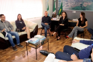 Foto: Lojistas se reúnem com o prefeito Dr. Izauri e Gerentes, 2019 - André Almeida/Assessoria de Imprensa