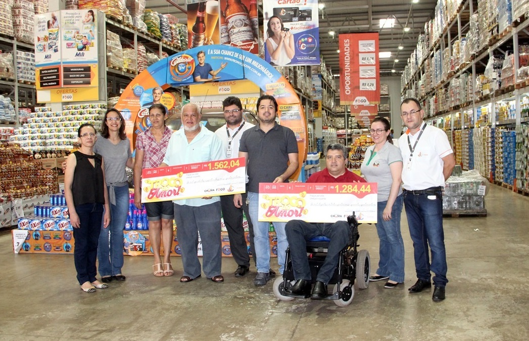 Aprocan e Anpede recebem doação do projeto Troco do Amor