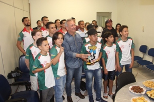 Foto: Prefeito Dr. Izauri recebe delegação invicta sub 13 Campeã do infantil regional de Futsal 2019, 2019 - André Almeida/Assessoria de Imprensa