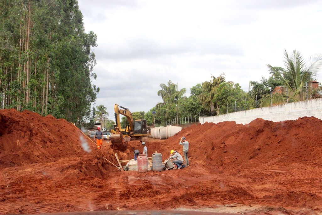 Asfalto do Núcleo Industrial começa depois de vinte anos de espera e representa uma vitória de Navirai, diz Prefeito Izauri