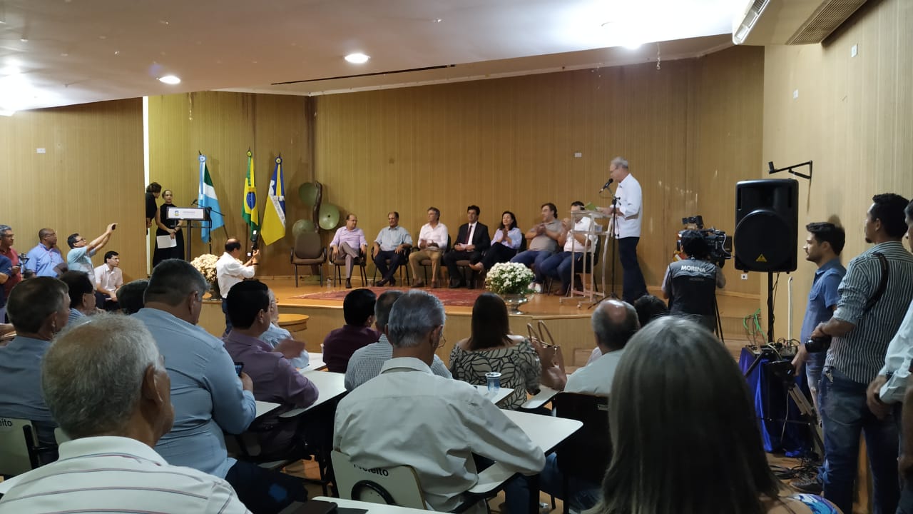 Prefeito Izauri conquista aparelhos de Ultrassom e Raio-X Digital para o CEM