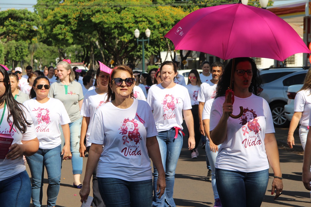 Navirai realiza a Caminhada “Celebre a Vida pela Conscientização à Prevenção ao Câncer de Mama e Uterino”