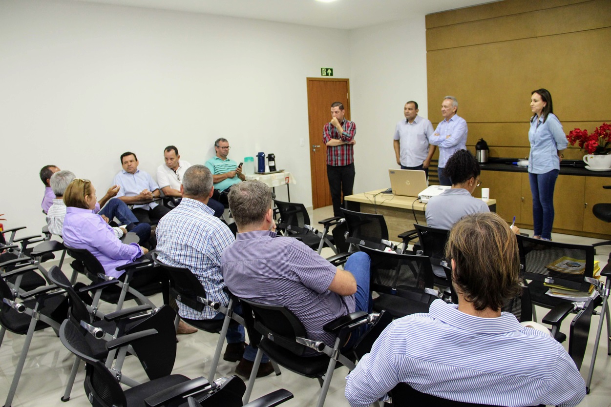 Prefeitura de Naviraí começa trabalho em estrada rural com Máquinas do Convênio Consórcio Conisul e Itaipu Binacional