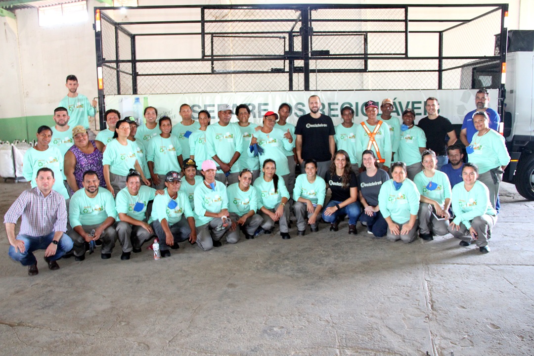 Prefeitura inicia a coleta seletiva de materiais recicláveis em parceria com a ONG Recicleiros