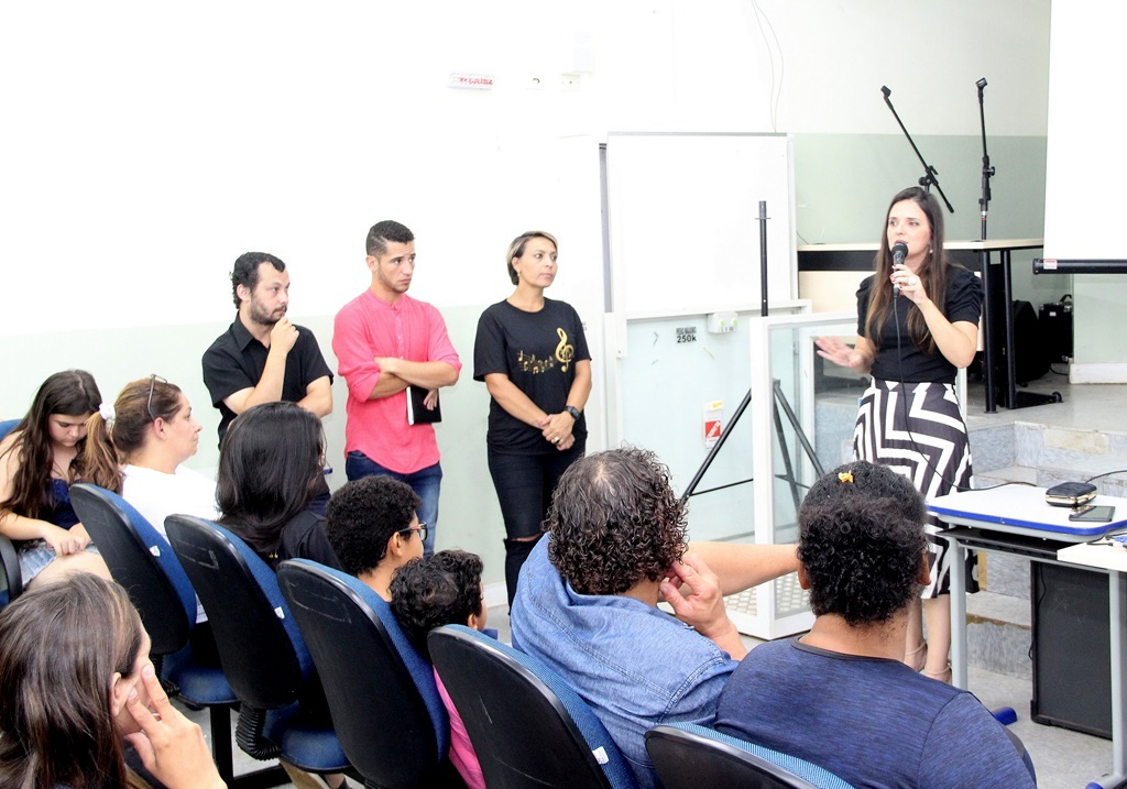Fundação Cultural reúne pais de alunos do Projeto Ciranda En’Arte para prestação de contas