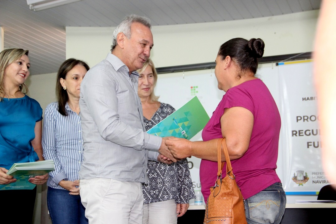 Prefeitura de Naviraí e Agehab lançam construção de 16 unidades