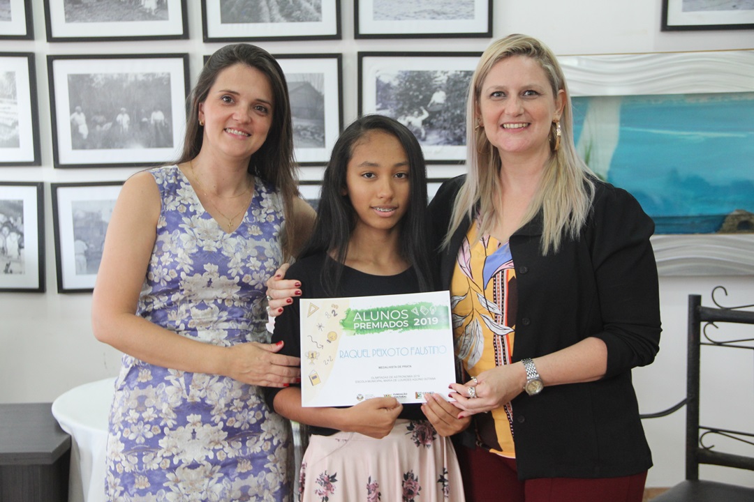 Educação de Naviraí comemora alunos destaques no ano de 2019