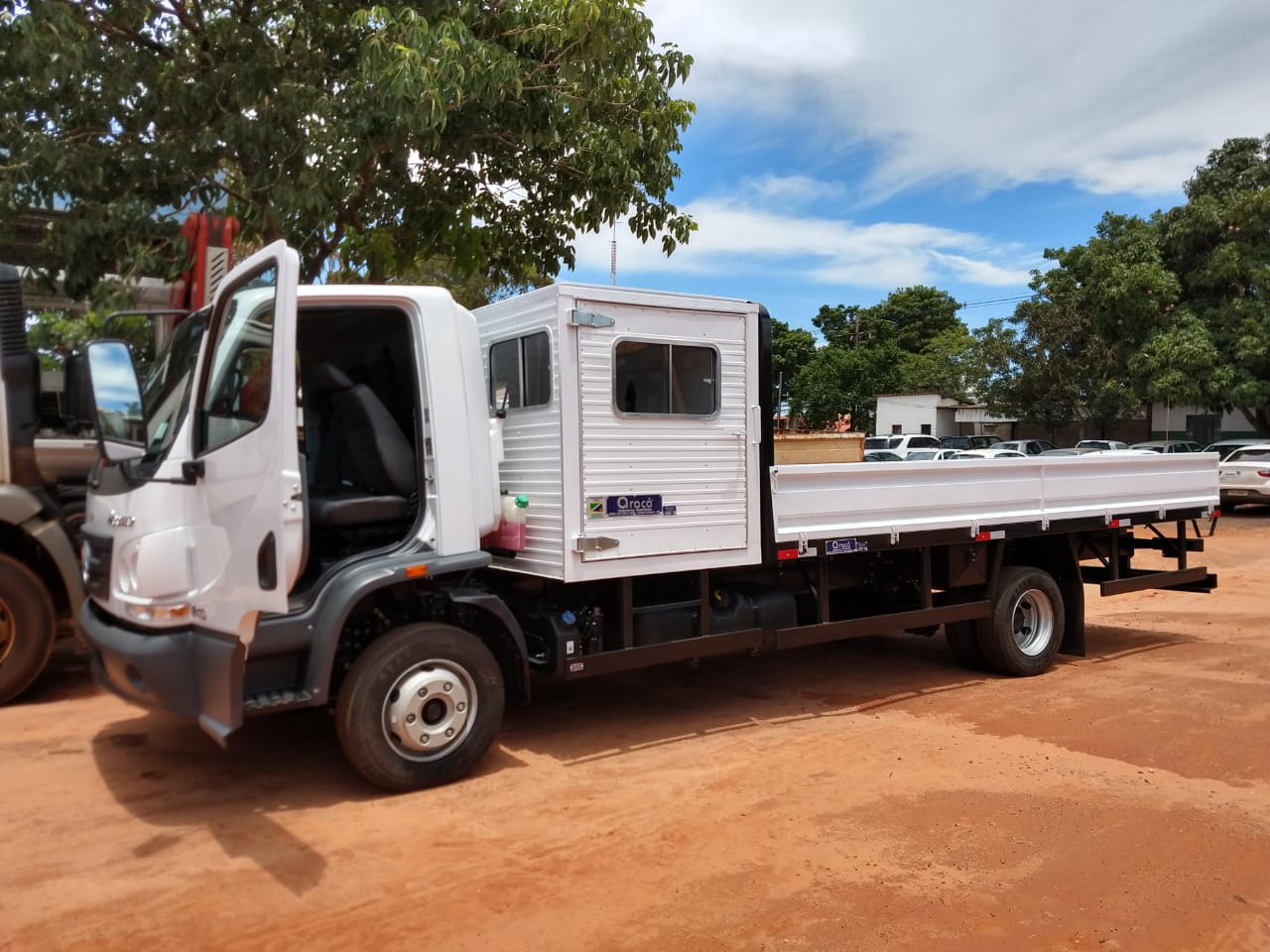 Naviraí adquire caminhão para transporte de trabalhadores da Obras