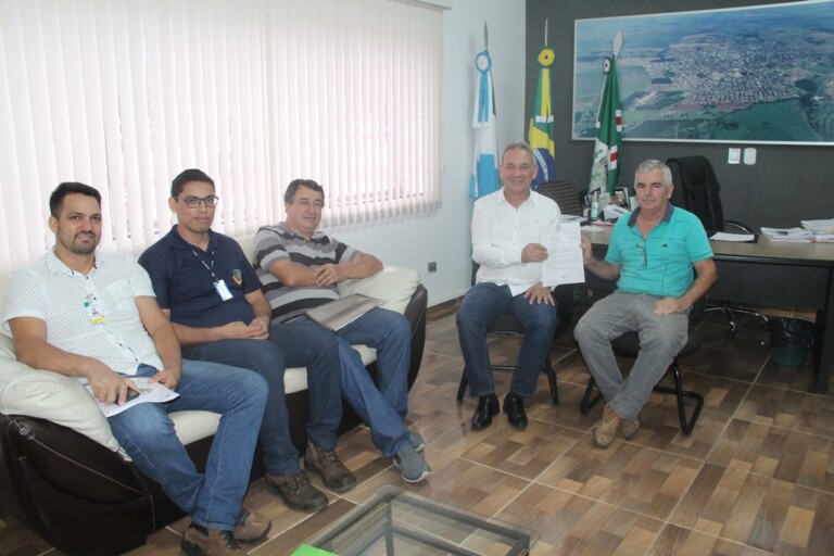 Dirigentes do SFPMN são recebidos pelo prefeito Dr. Izauri Macedo