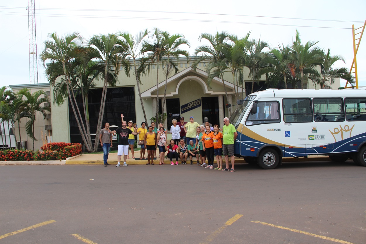 Idosos do Serviço de Convivência e Fortalecimento de Vinculo de Naviraí visitam Douradina no Paraná