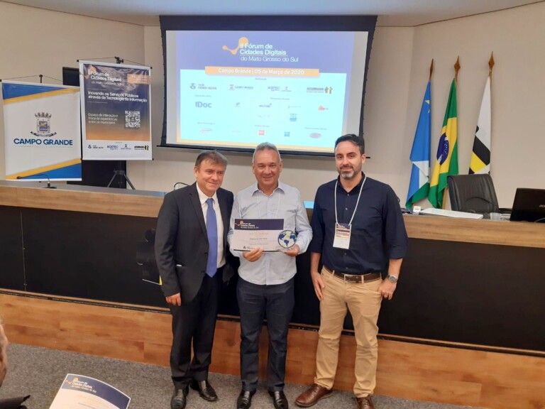 Izauri recebe o prêmio Prefeito Inovador 2020 em Campo Grande