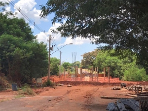 Imagem: A empresa contratada já iniciou a construção da ponte de concreto armado que será erguida na passagem do Córrego Cumandaí, 2020 - Assessoria de Imprensa