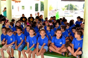Dr Izauri lança a primeira escola de tempo integral de Naviraí e recebe de Chagas promessa de emenda para quadra coberta
