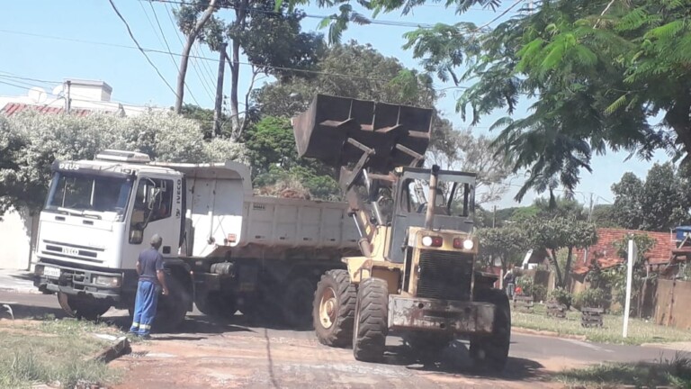 Equipes do mutirão de limpeza em Naviraí intensificam ação no final de semana