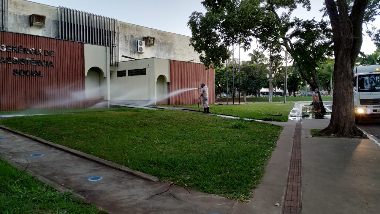 Prefeitura de Naviraí fez nesta madrugada a quarta desinfecção na cidade contra o Coronavírus