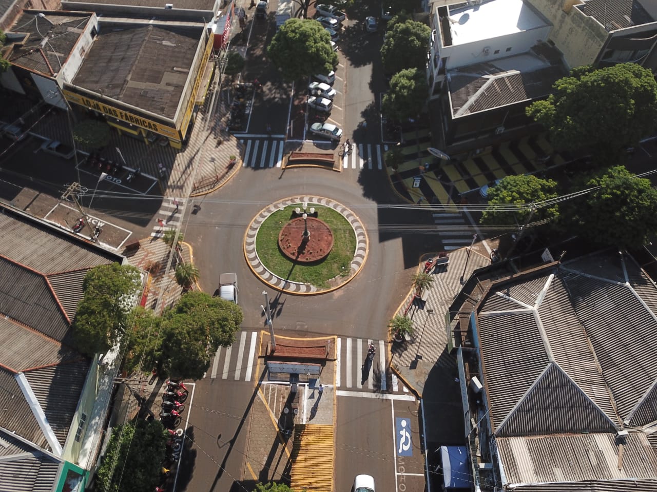 Prefeitura de Naviraí paga salários em homenagem ao dia do trabalhador e injeta R$ 4,6 milhões na economia local