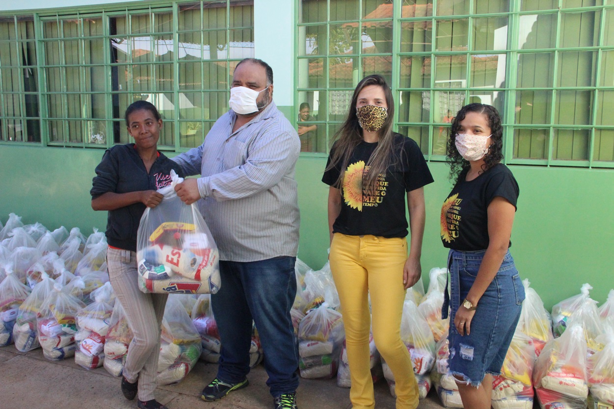 Prefeitura de Naviraí começa a entrega de Kits da Merenda Escolar 1.700 alunos atendidos na primeira etapa