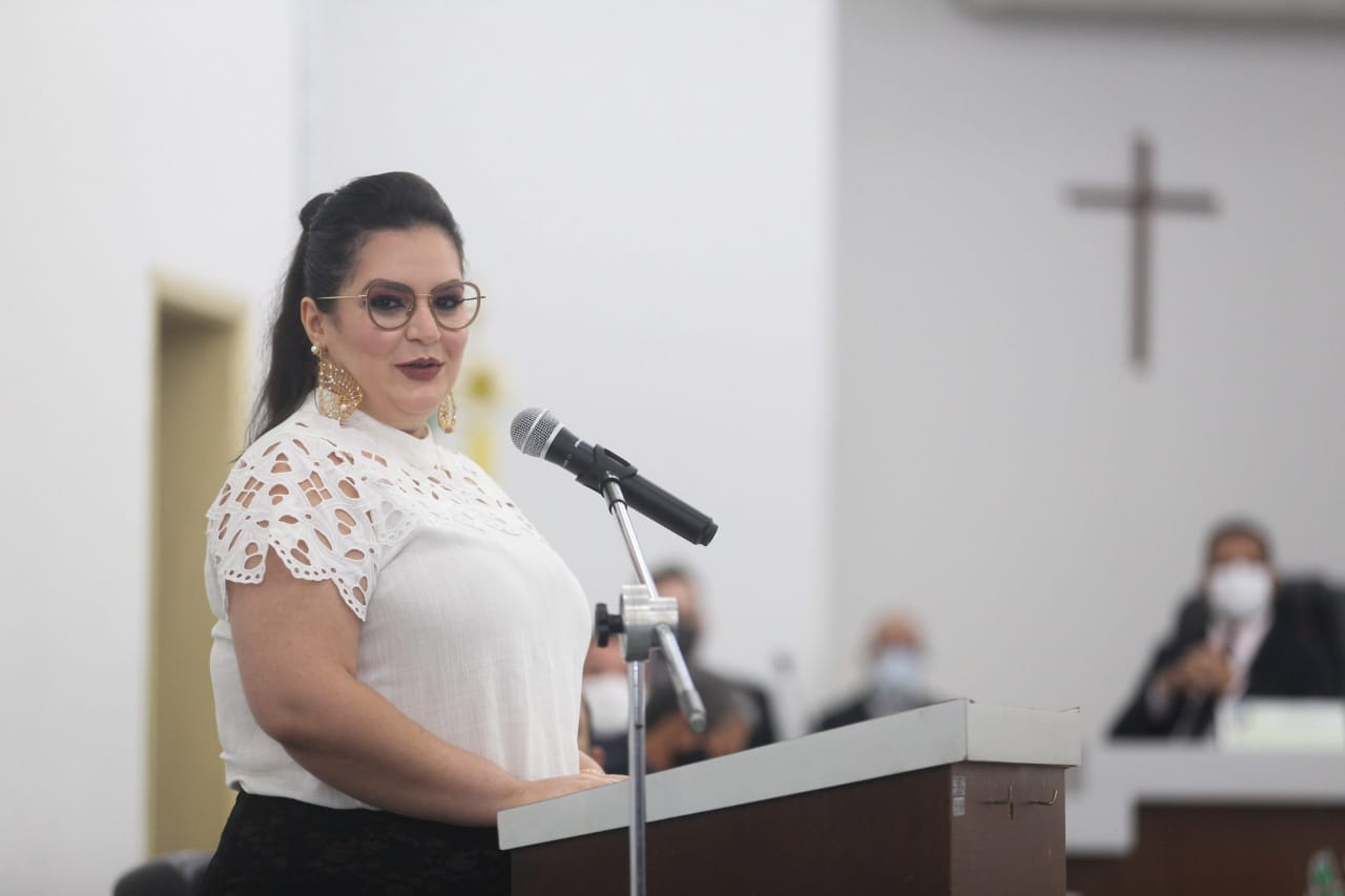 Rhaiza Matos é empossada prefeita de Naviraí reafirmando: “Ajudar as pessoas” Rhaiza Matos é empossada prefeita de Naviraí reafirmando: “Ajudar as pessoas”