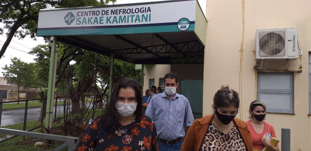 Imagem: Rhaiza e Márcio acompanham visita técnica à clínica de Hemodiálise, 2021 - Assessoria de Imprensa