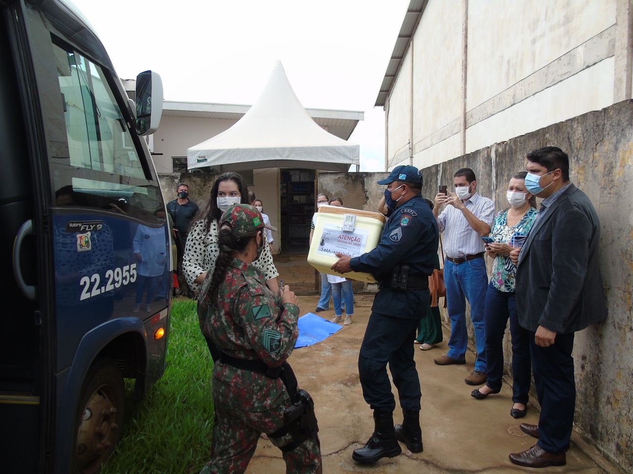 Primeiras doses da vacina contra Covid-19 já estão em Naviraí Primeiras doses da vacina contra Covid-19 já estão em Naviraí
