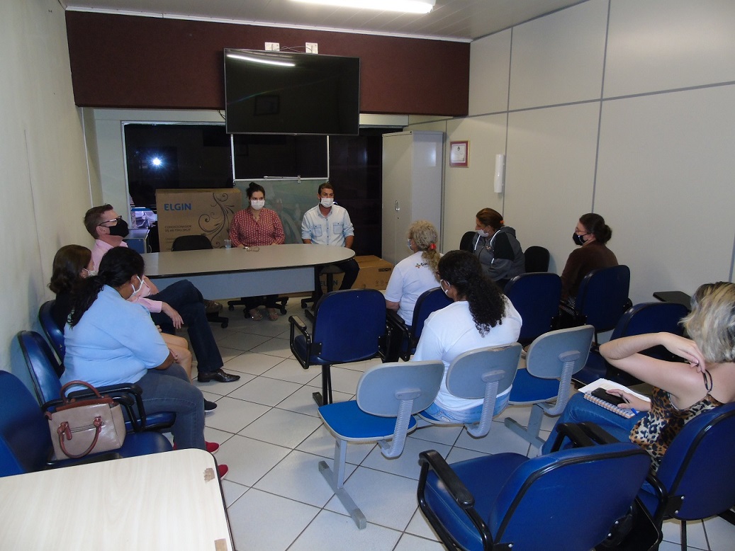 Governo de Naviraí ouve servidoras que pedem incorporação de insalubridade