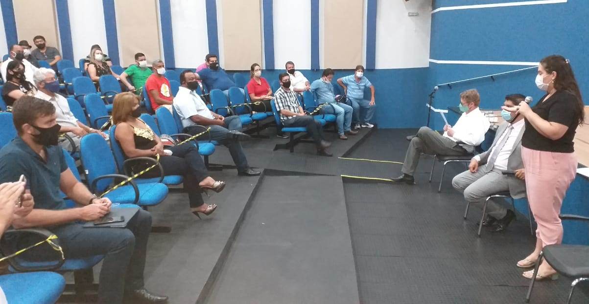 Prefeita e ACEN debatem novo decreto de combate à COVID-19