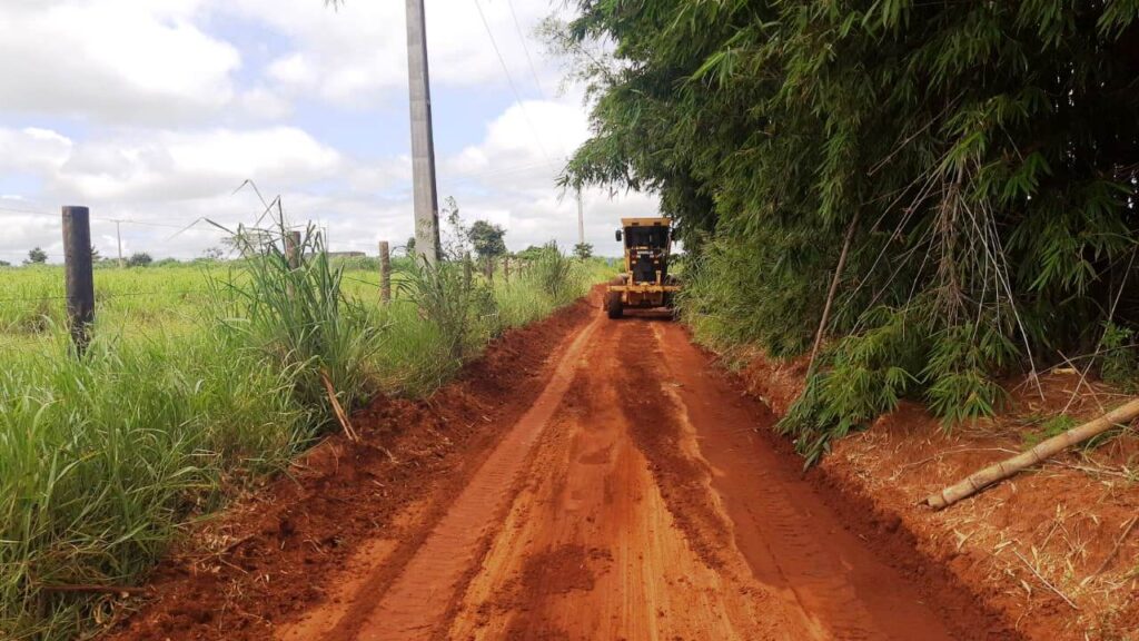 Imagem: Prefeitura de Naviraí constrói rede pluvial destruída pelas enxurradas em área rural, 2021 - Assessoria de Imprensa